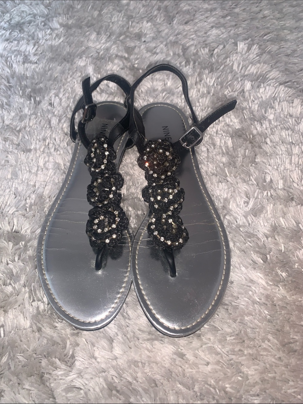 Nine West Black Beaded T-Strap Sandals with Silver Footbed - size 7
